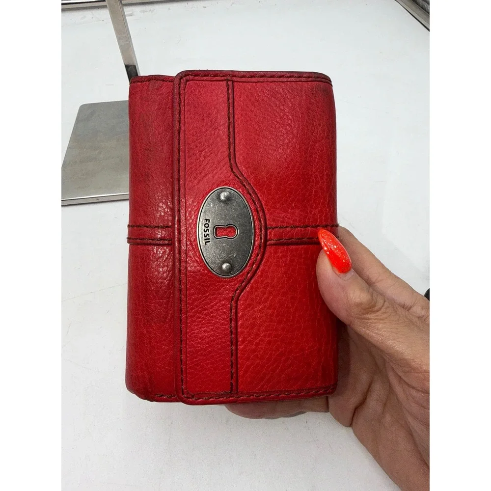 Fossil Red Pebbled Leather Trifold Wallet Keyhole Logo Snap Closure Pocket